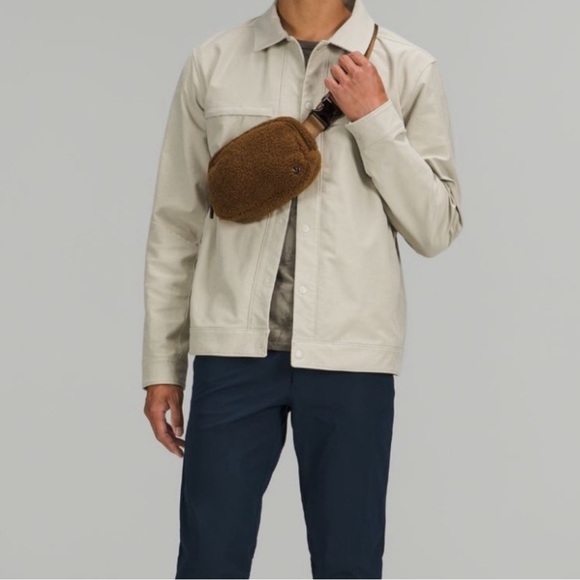 Lululemon NEW WITH TAG Everywhere Belt Bag Brown Fleece (Unisex) 1L - Picture 2 of 9